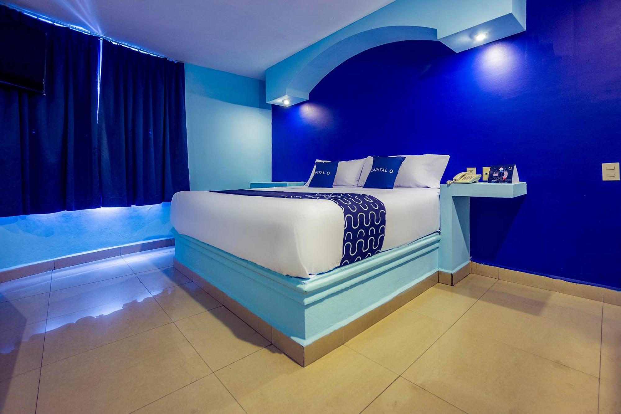 Capital O Hotel Diro, Монтерей Екстериор снимка