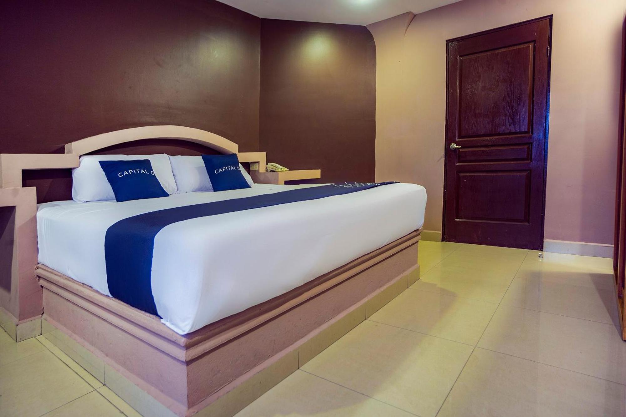 Capital O Hotel Diro, Монтерей Екстериор снимка