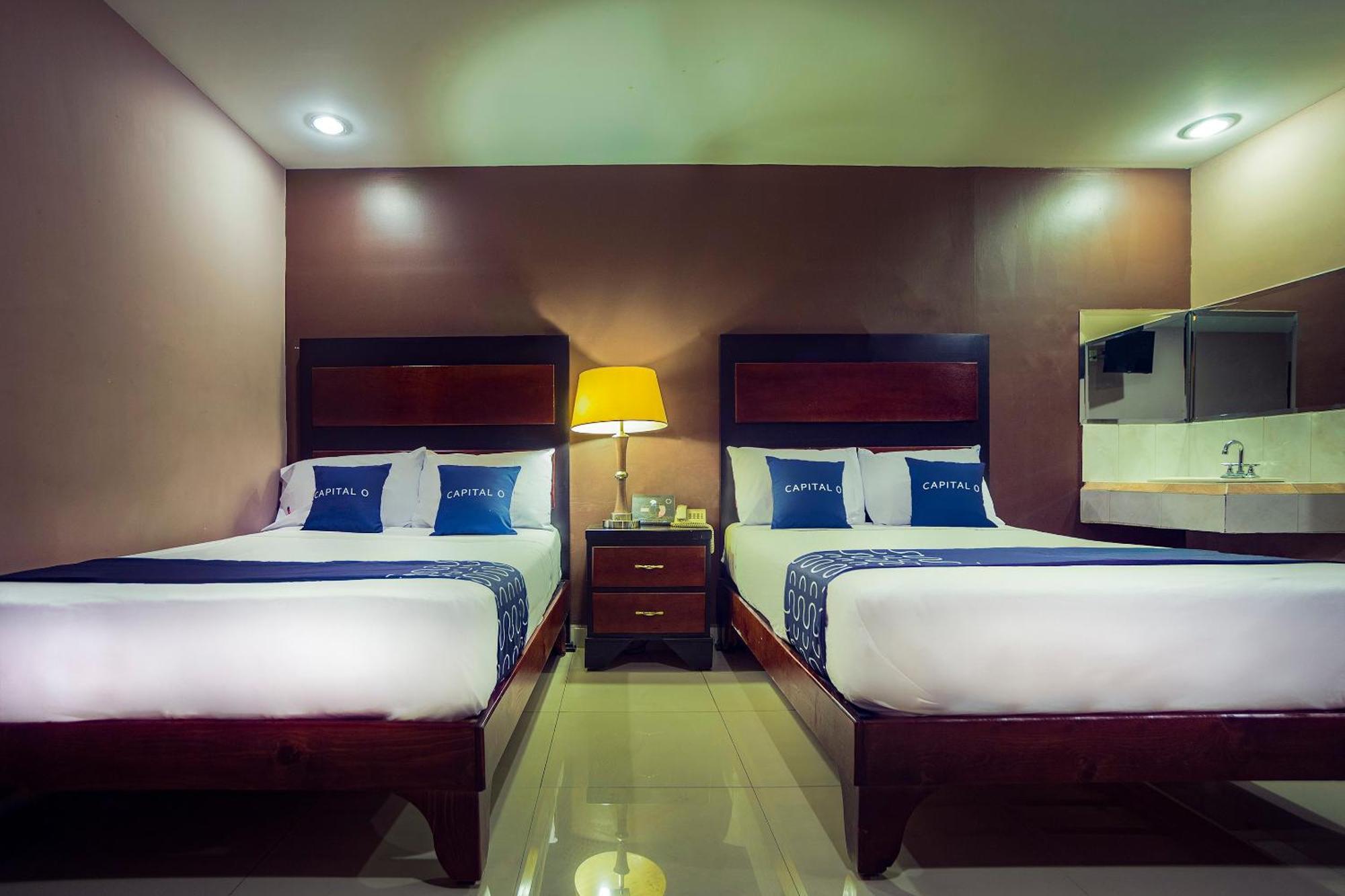 Capital O Hotel Diro, Монтерей Екстериор снимка
