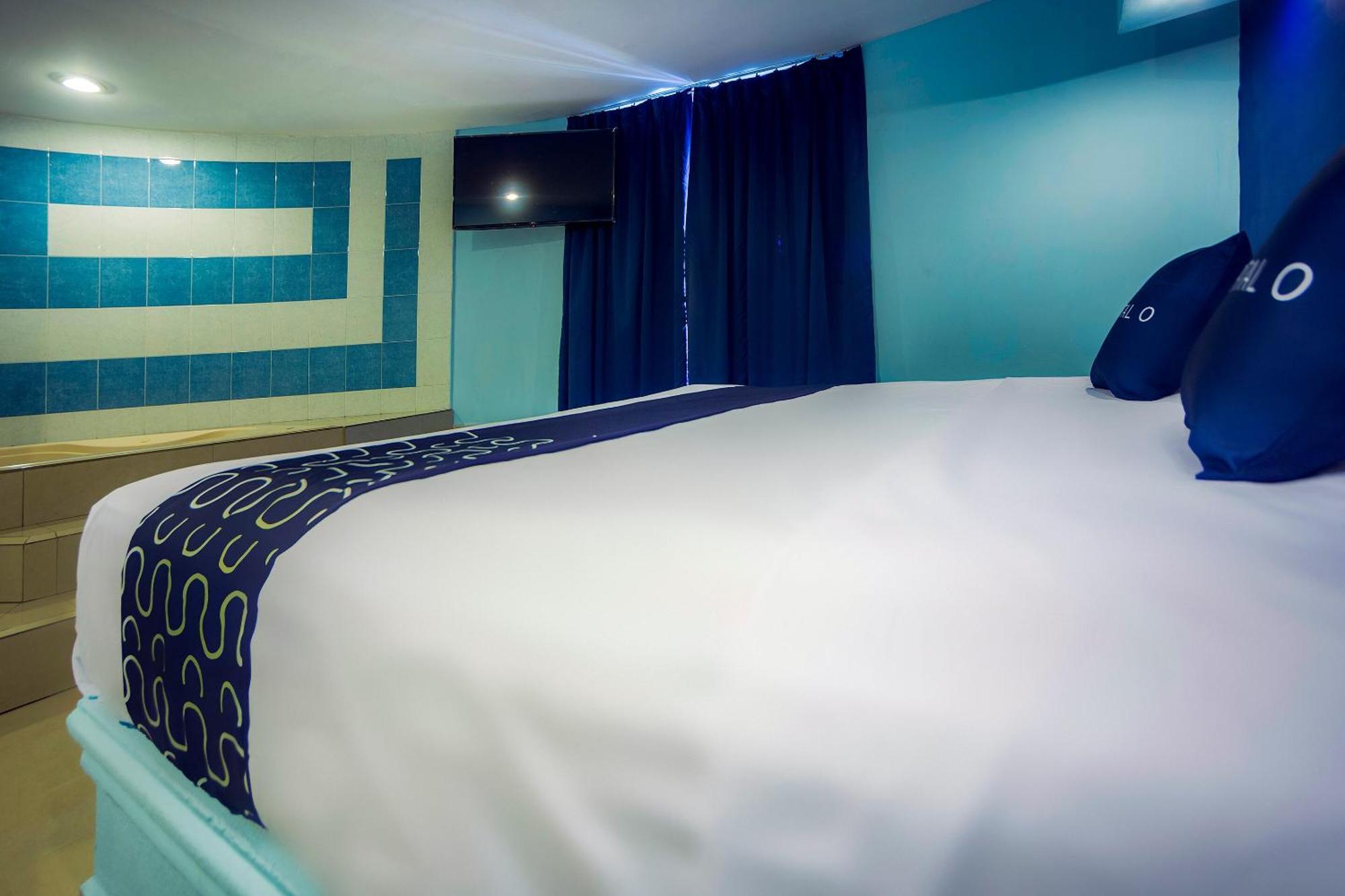 Capital O Hotel Diro, Монтерей Екстериор снимка