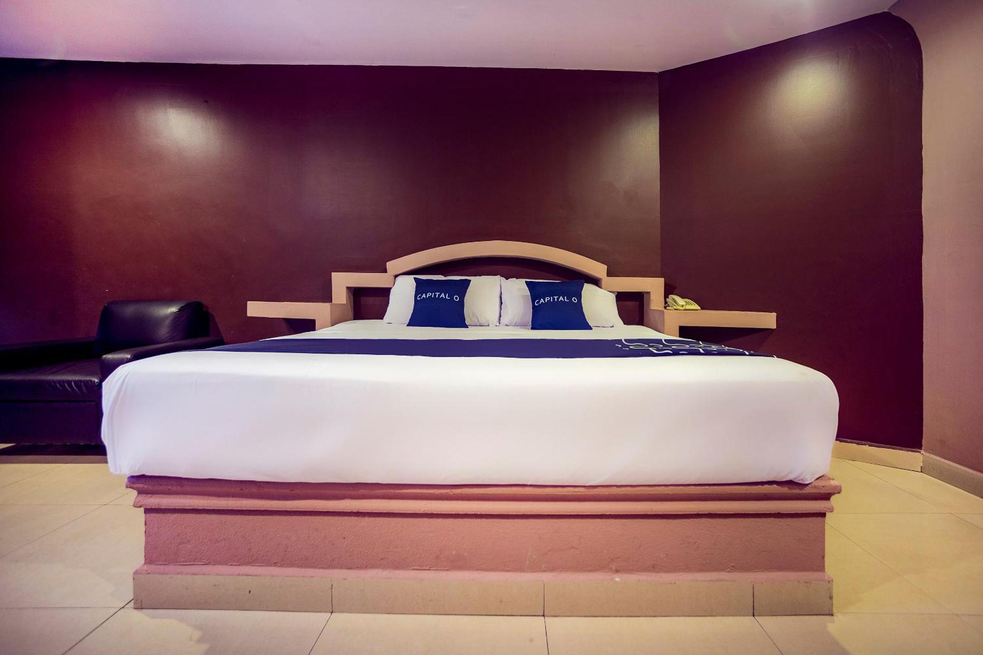 Capital O Hotel Diro, Монтерей Екстериор снимка
