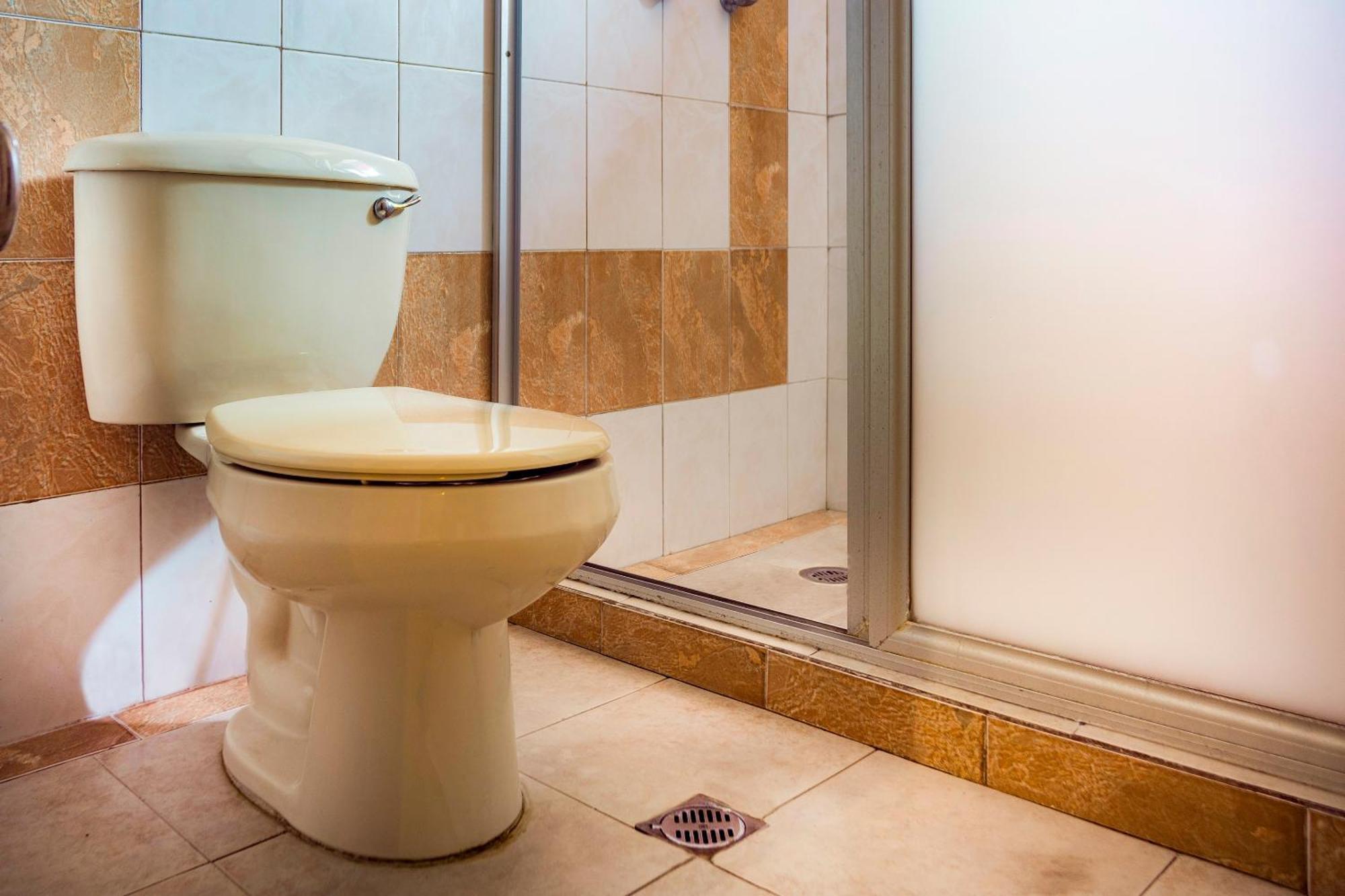 Capital O Hotel Diro, Монтерей Екстериор снимка